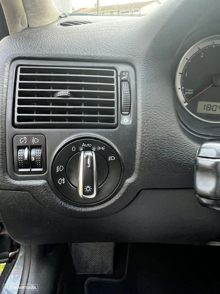 VW Golf Variant 1.9 TDi Highline - 18