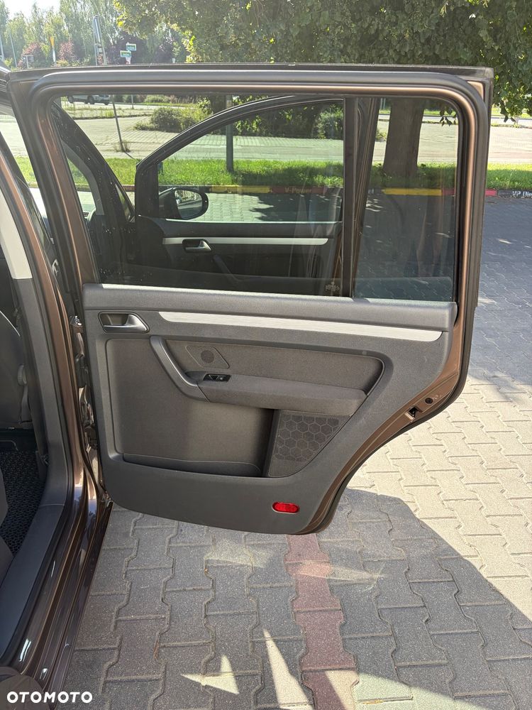 Volkswagen Touran 2.0 TDI DPF BlueMotion Technology Cup - 15
