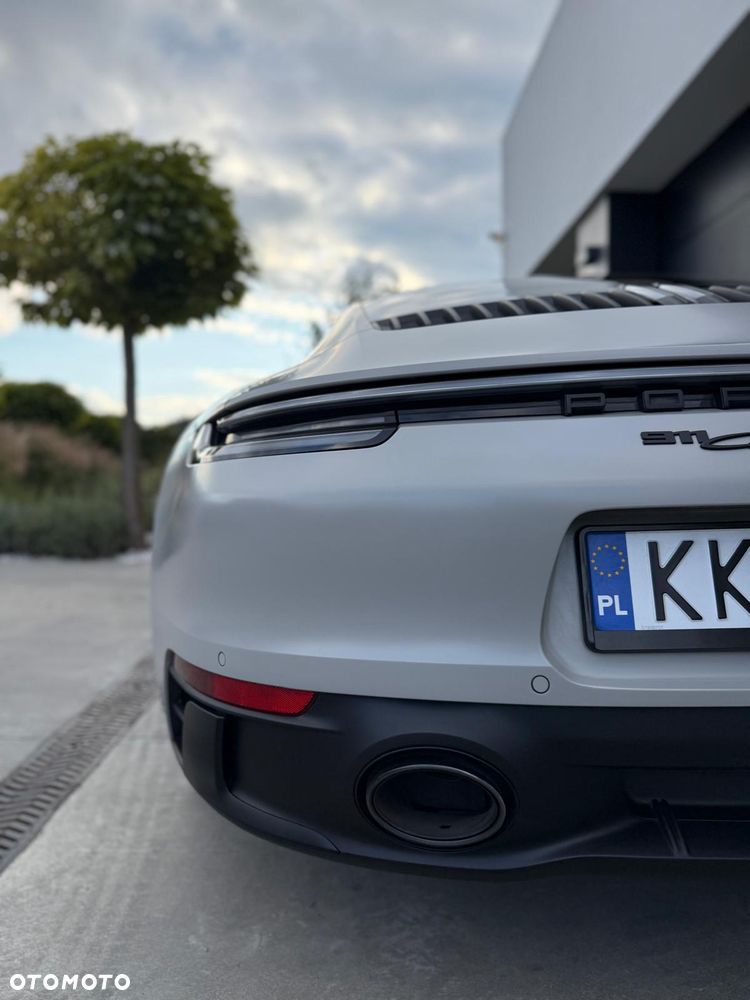 Porsche 911 Carrera 4 GTS - 23