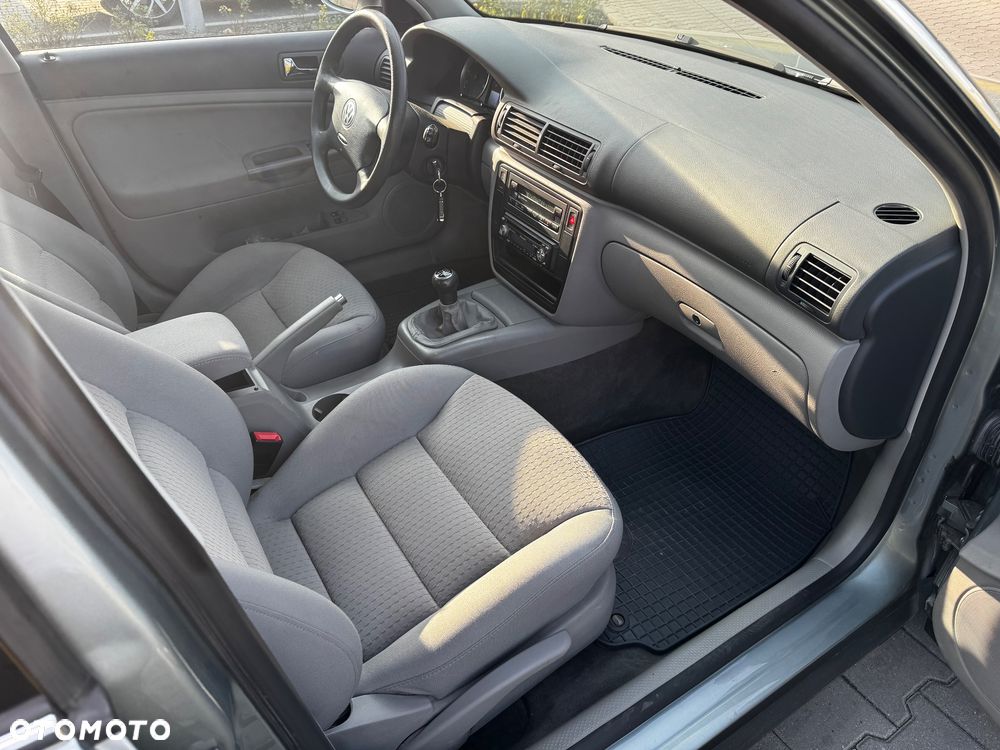 Volkswagen Passat 1.9 TDI Comfortline - 8