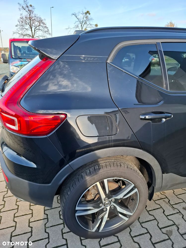 Volvo XC40 zderzak tyl kod lakieru 019 - 15