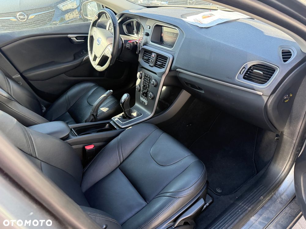 Volvo V40 T3 Momentum - 10