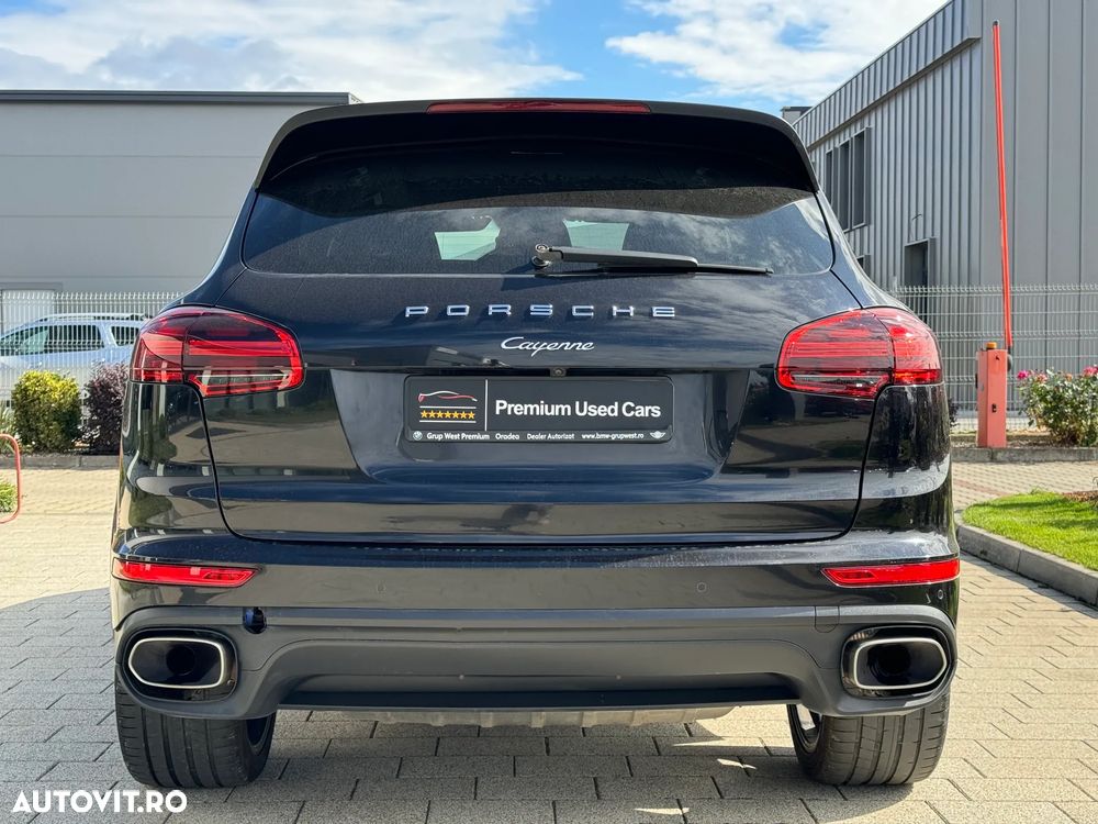 Porsche Cayenne 3.0 L - 6