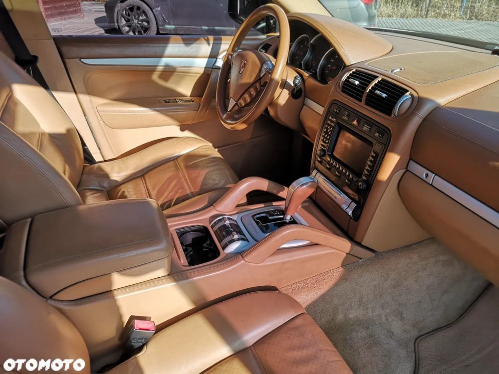Porsche Cayenne - 32