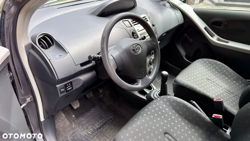 Toyota Yaris - 40