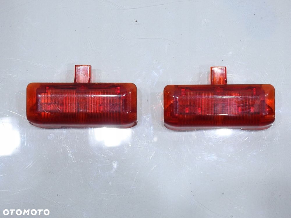 LAMPKA OŚWIETLENIE DRZWI SUBARU FORESTER III - 2