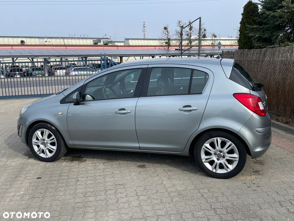Opel Corsa 1.4 16V Innovation - 9