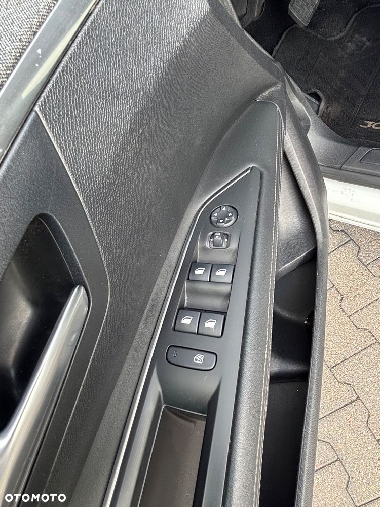 Peugeot 3008 1.2 PureTech Allure S&S EAT6 - 16