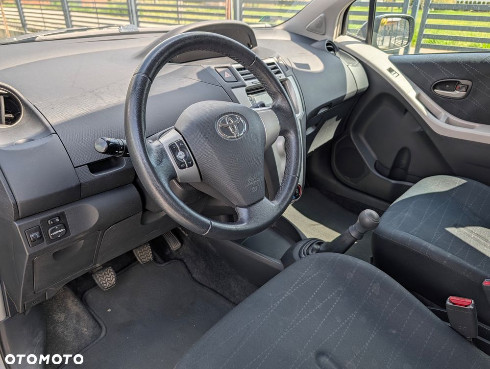 Toyota Yaris 1.3 - 5