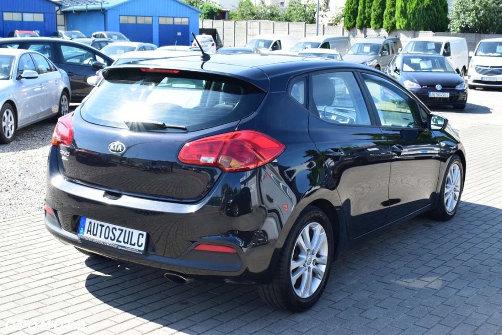 Kia Ceed - 10