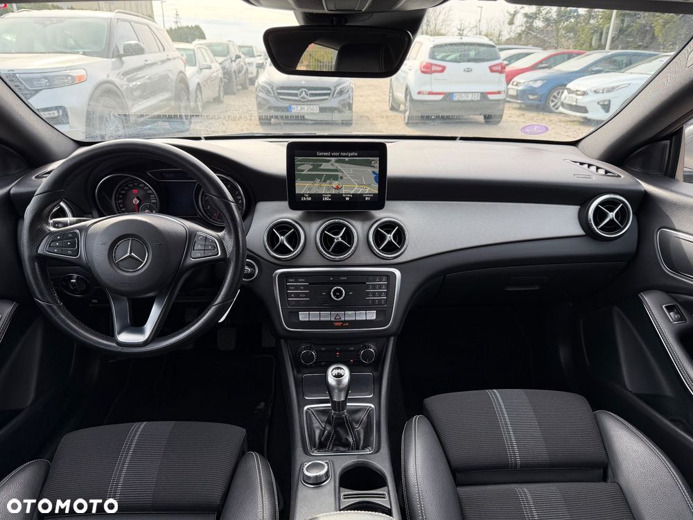 Mercedes-Benz CLA 180 Urban - 26