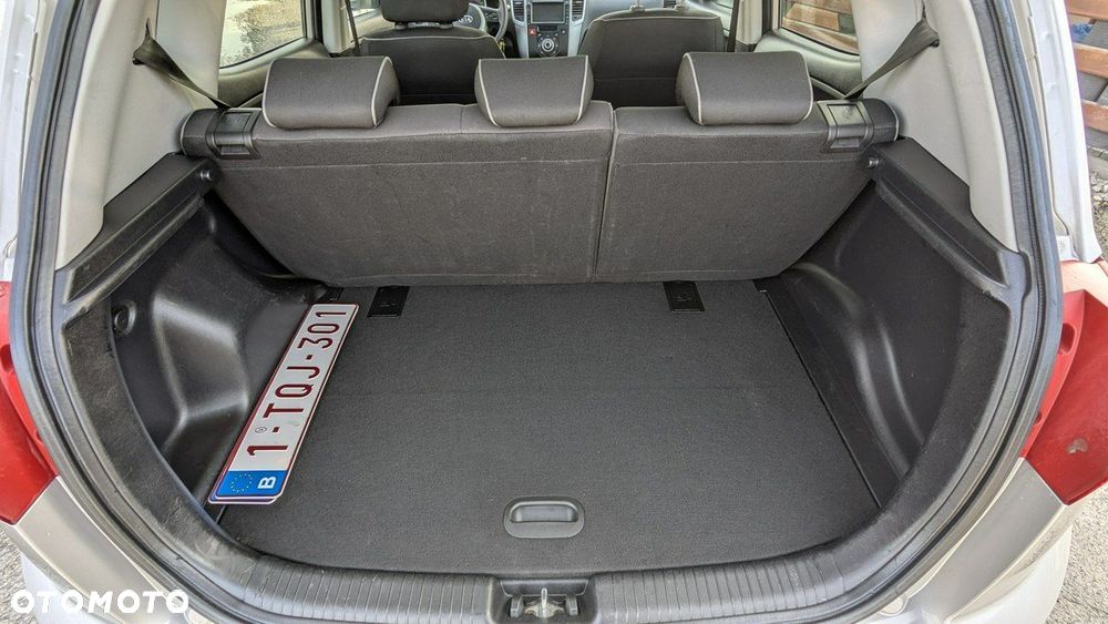 Kia Venga - 35