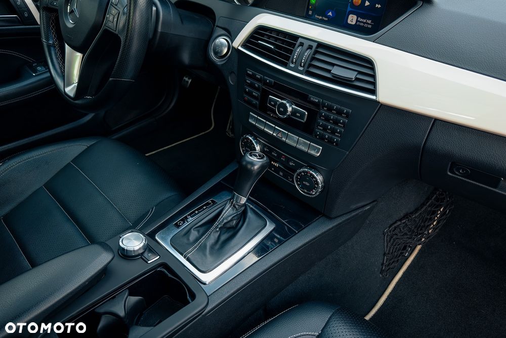 Mercedes-Benz Klasa C 250 CGI BlueEff - 39