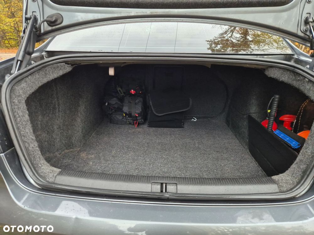 Volkswagen Jetta 1.6 TDI DPF Comfortline - 23