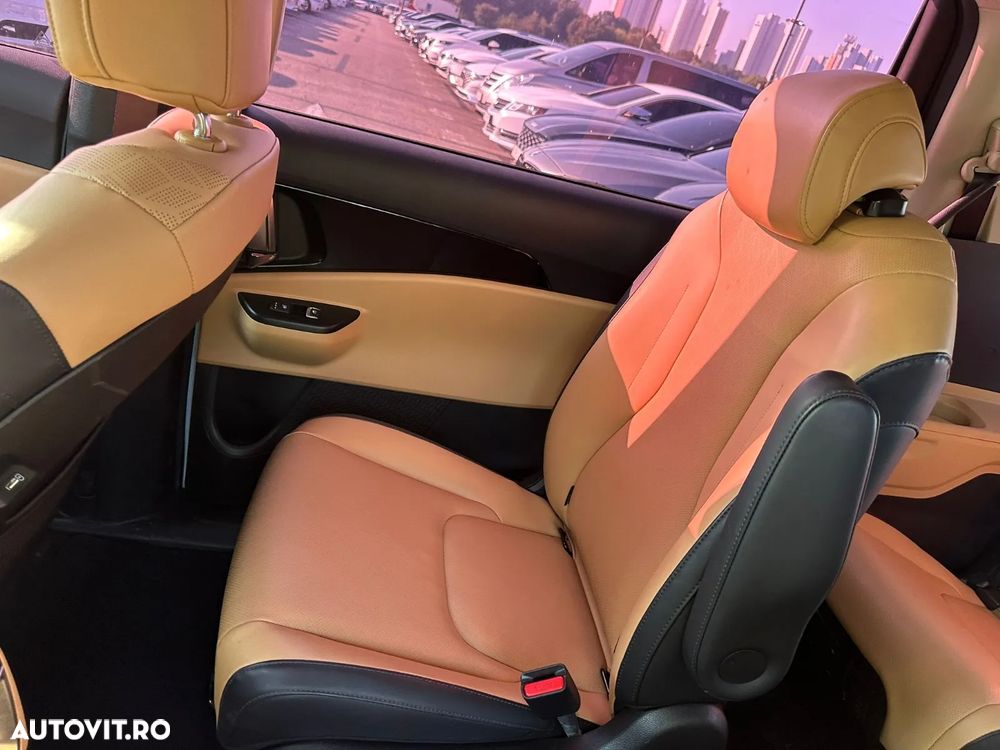 Kia Carnival - 18