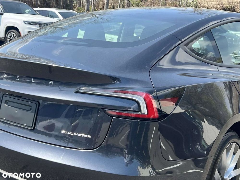 Tesla Model 3 - 8
