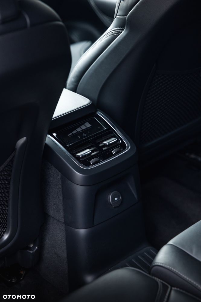 Volvo XC 90 T6 AWD R-Design 7os - 36