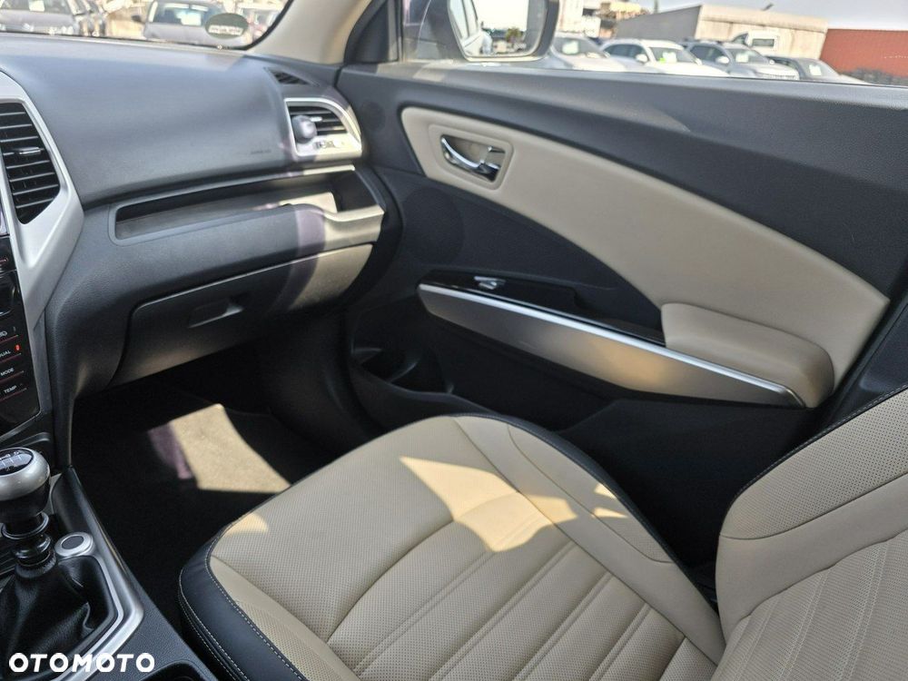 SsangYong/KGM Tivoli 1.6 D Crystal Base - 18