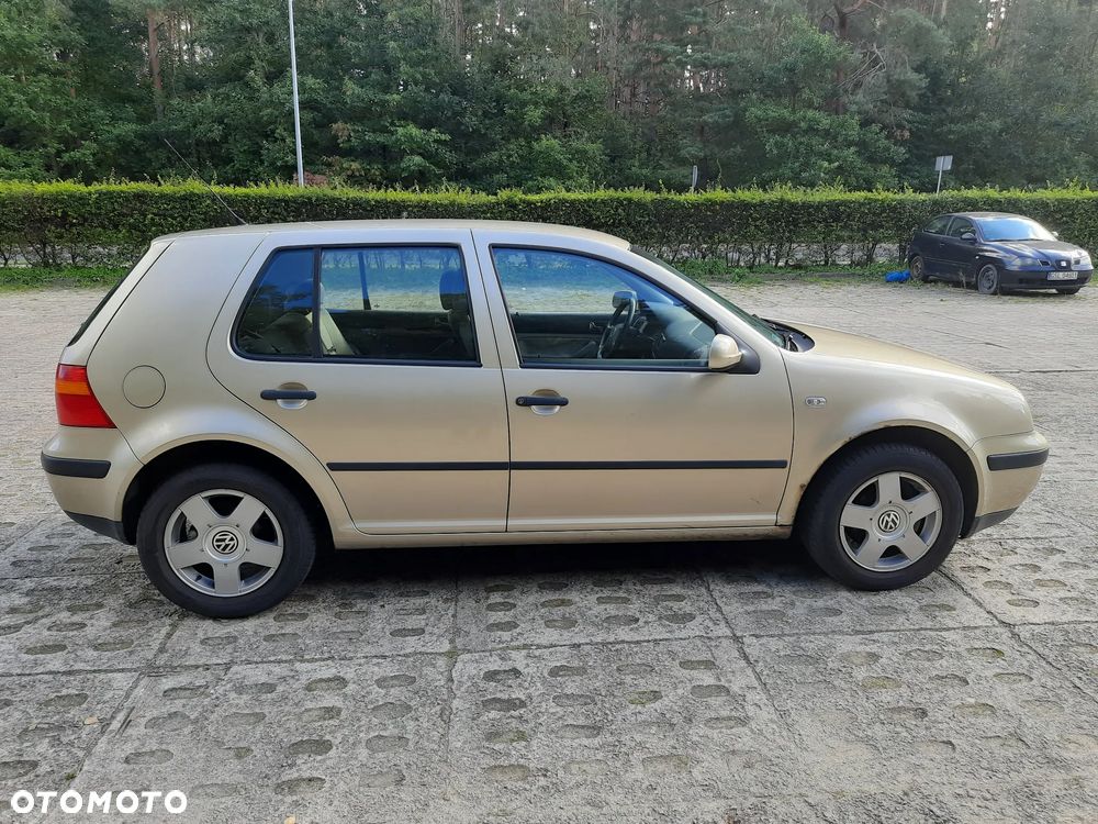 Volkswagen Golf - 8
