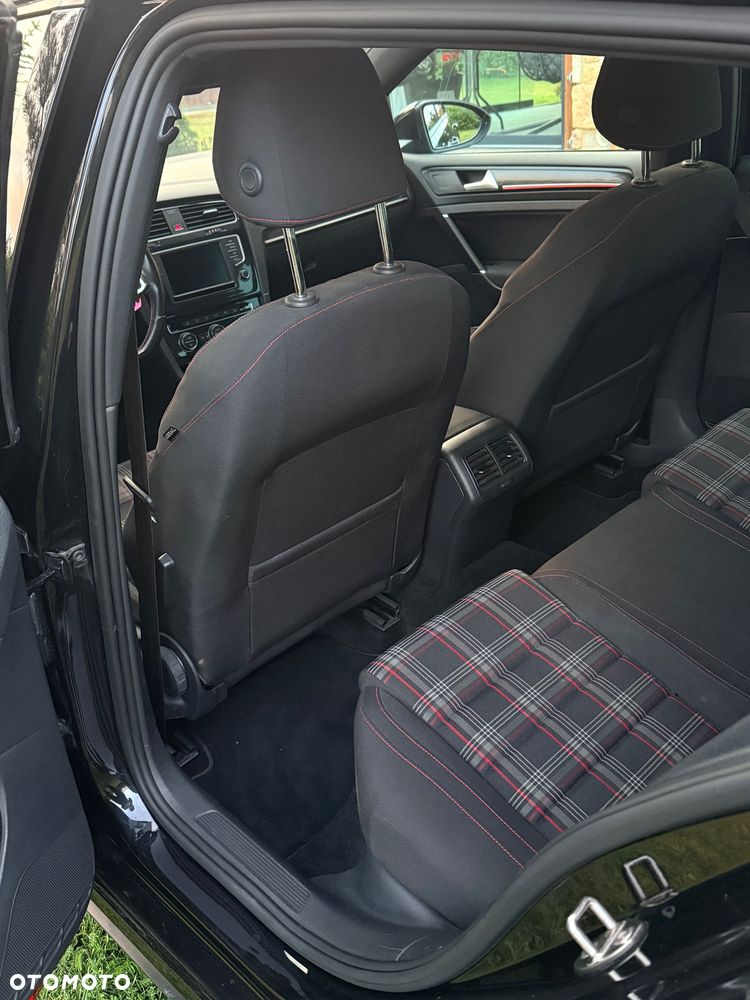 Volkswagen Golf - 16