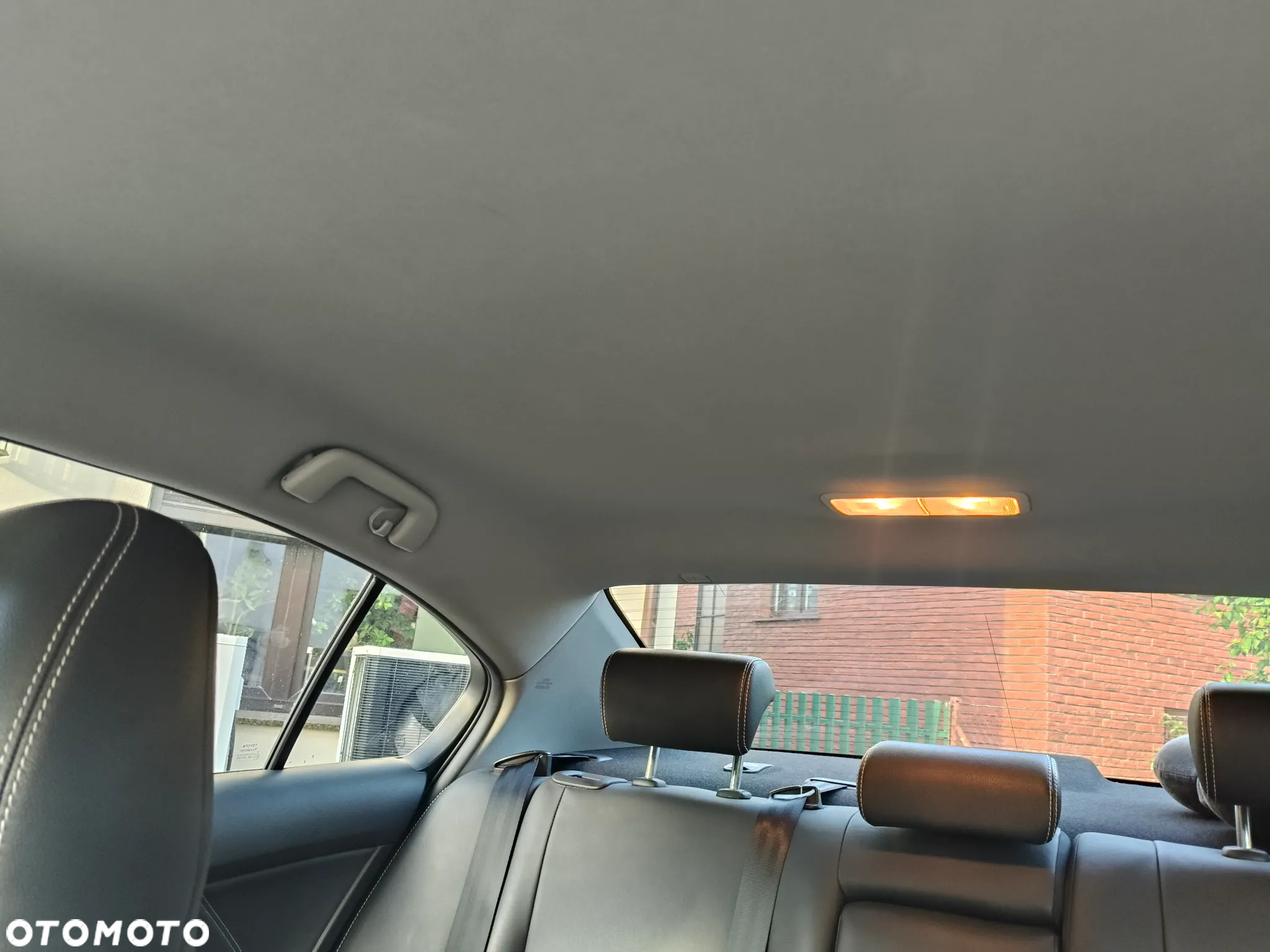 Toyota Avensis 1.8 Premium MS - 16