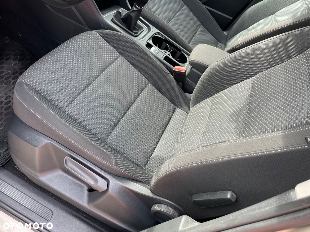 Volkswagen Touran 1.6 TDI SCR BlueMotion Technology Comfortline - 12
