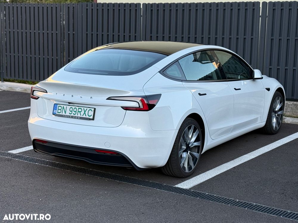Tesla Model 3 - 6