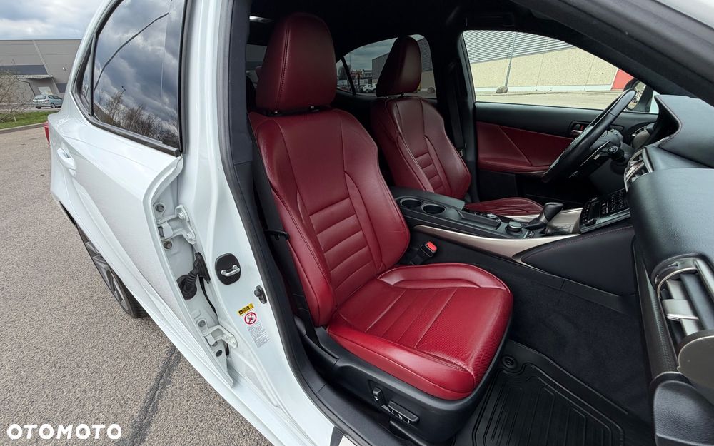 Lexus IS 300h F Sport - 20