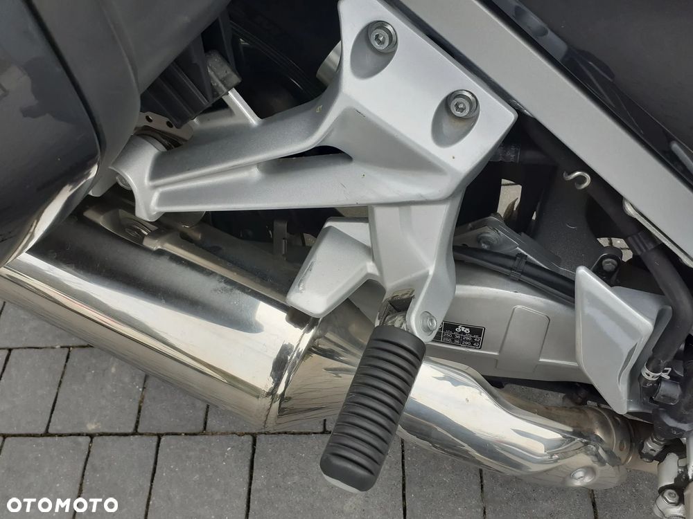 Yamaha FJR - 16