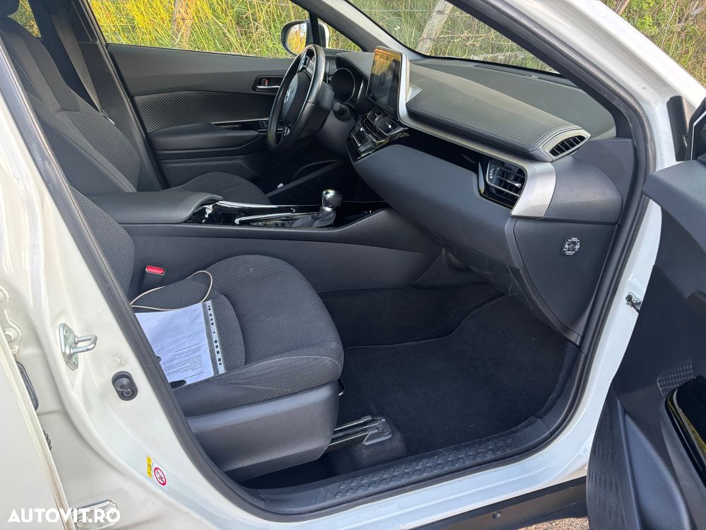 Toyota C-HR Lounge - 8