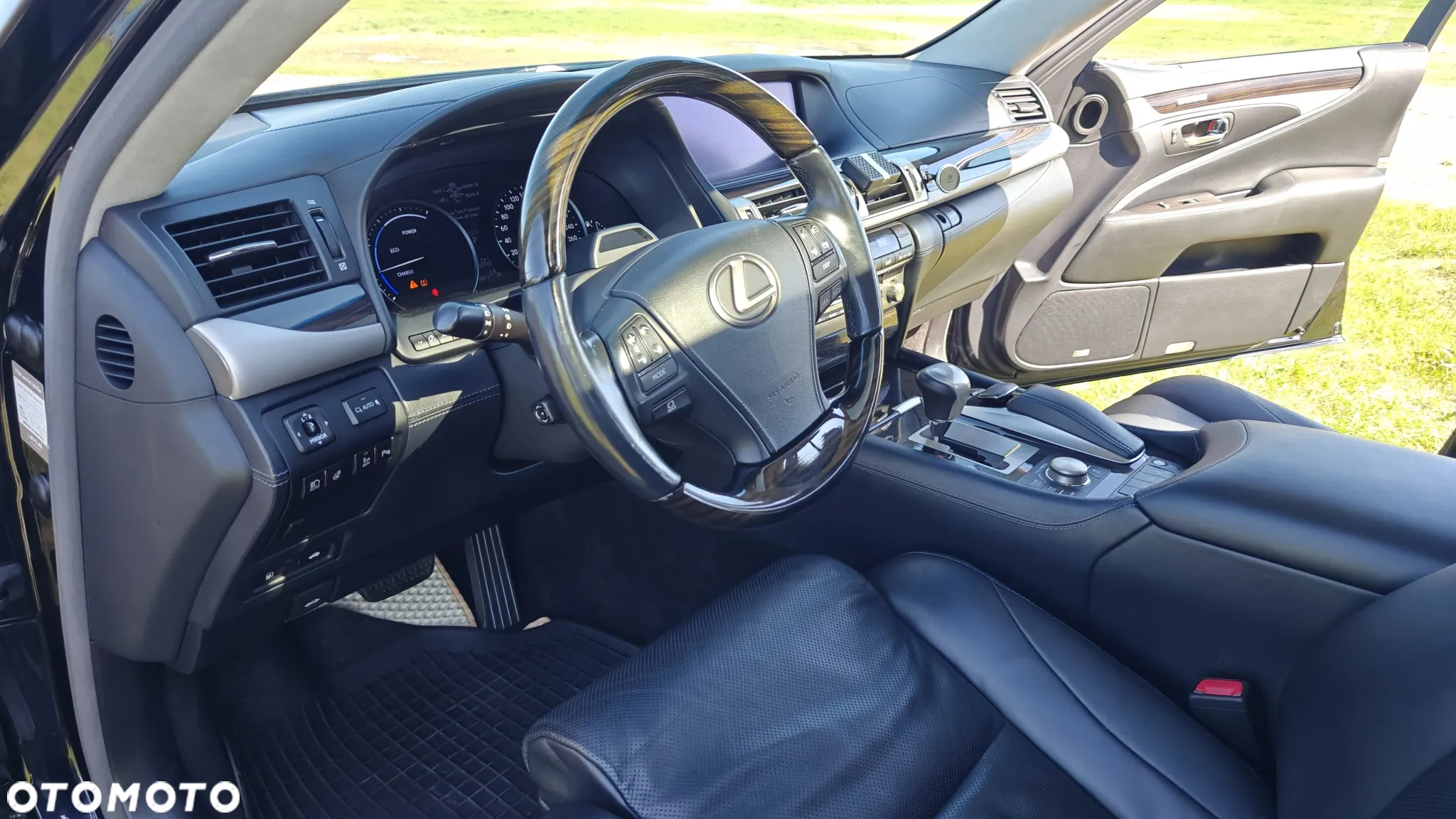 Lexus LS - 26