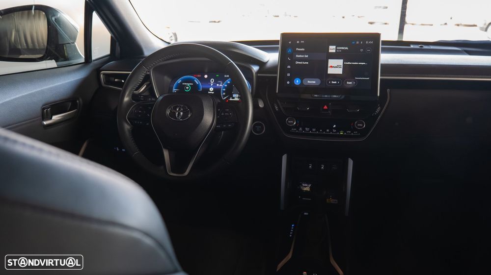 Toyota Corolla Cross 2.0 Hybrid Luxury - 20