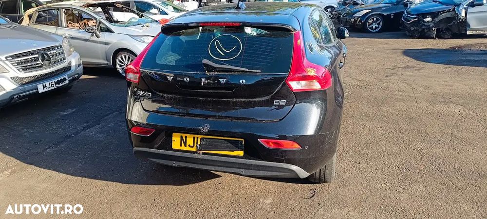 Dezmembrari / Dezmembrez Volvo V40 2.0 D4204T8 cutie viteze manuală cod culoare ONYX BLACK - 5