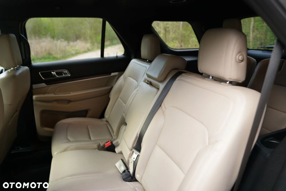 Ford Explorer - 26