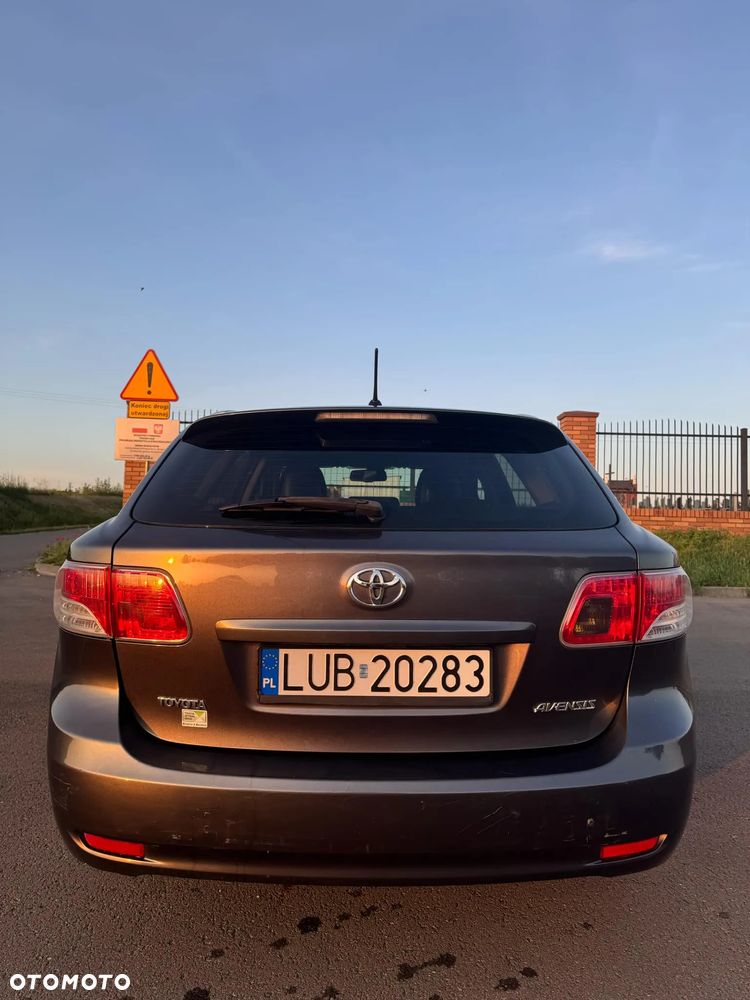 Toyota Avensis - 5
