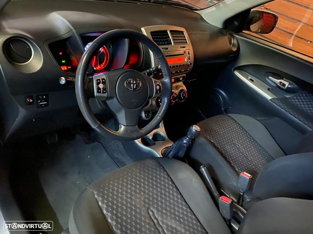 Toyota Urban Cruiser 1.4 D-4D Sol - 4