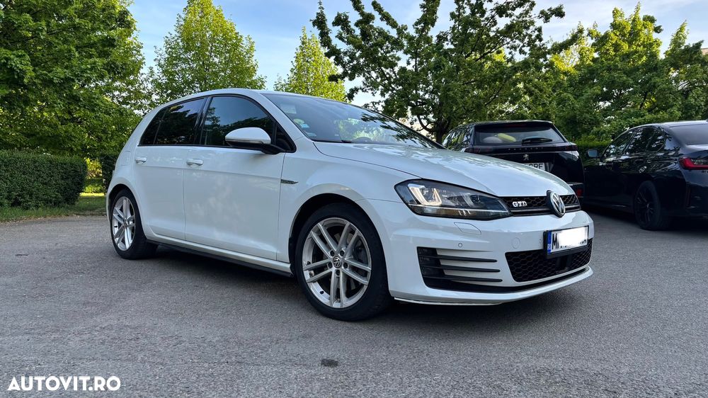 Volkswagen Golf - 2