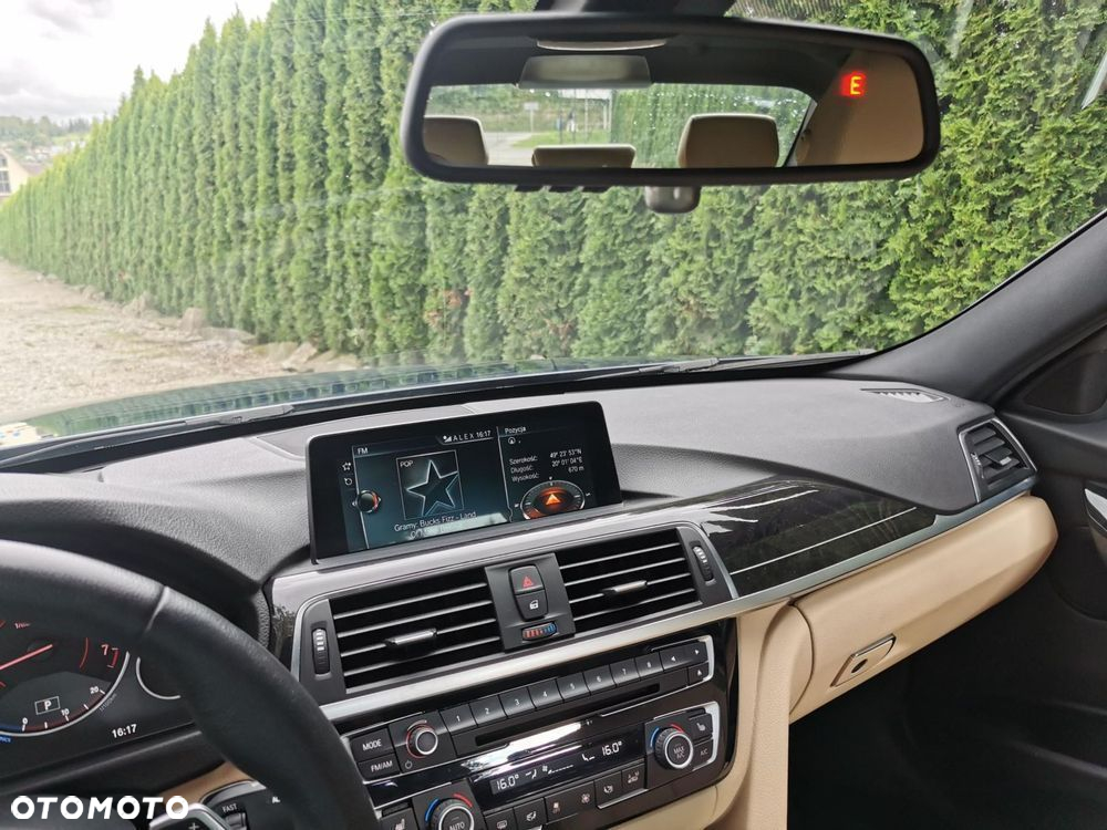 BMW Seria 3 330i xDrive Luxury Line - 30