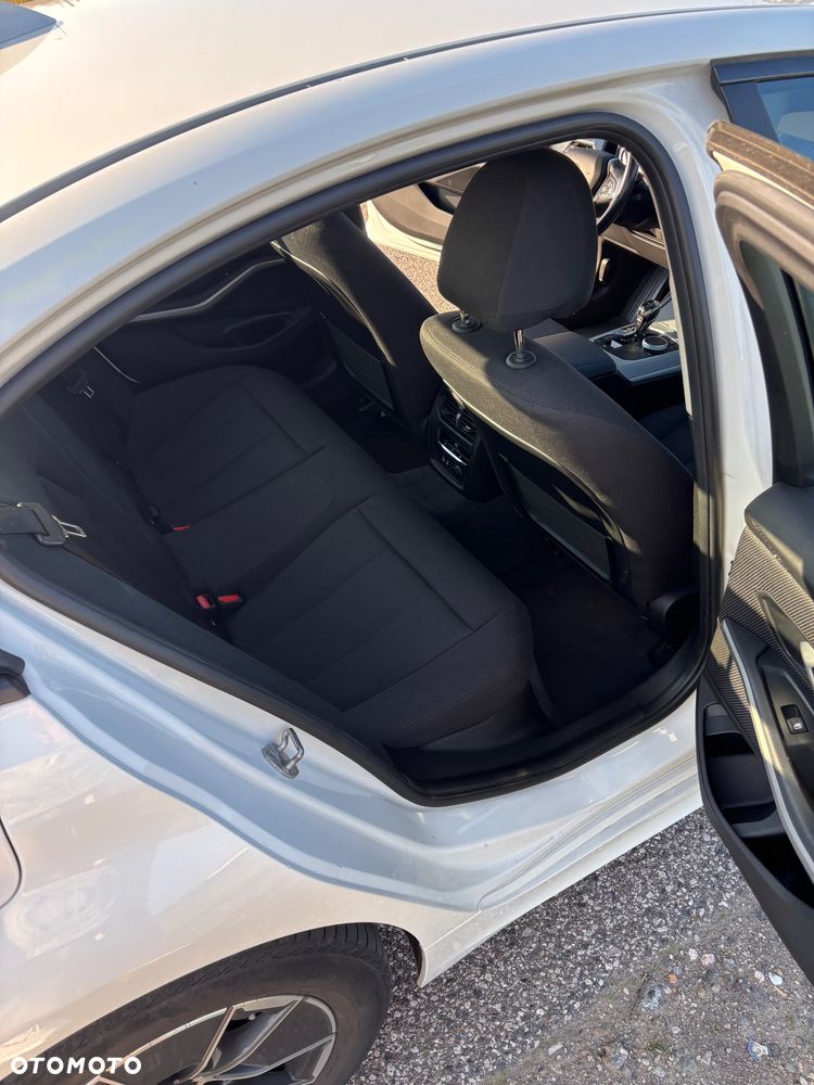 BMW Seria 3 318i Advantage - 15