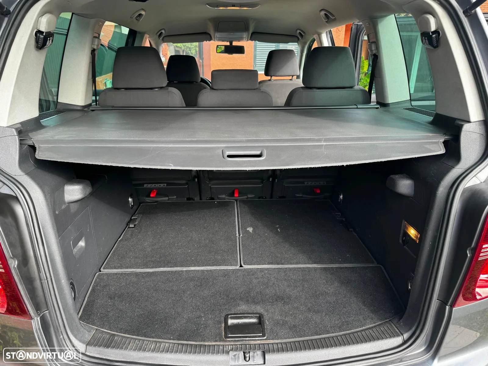 VW Touran 1.9 TDi Highline 7L DSG - 12