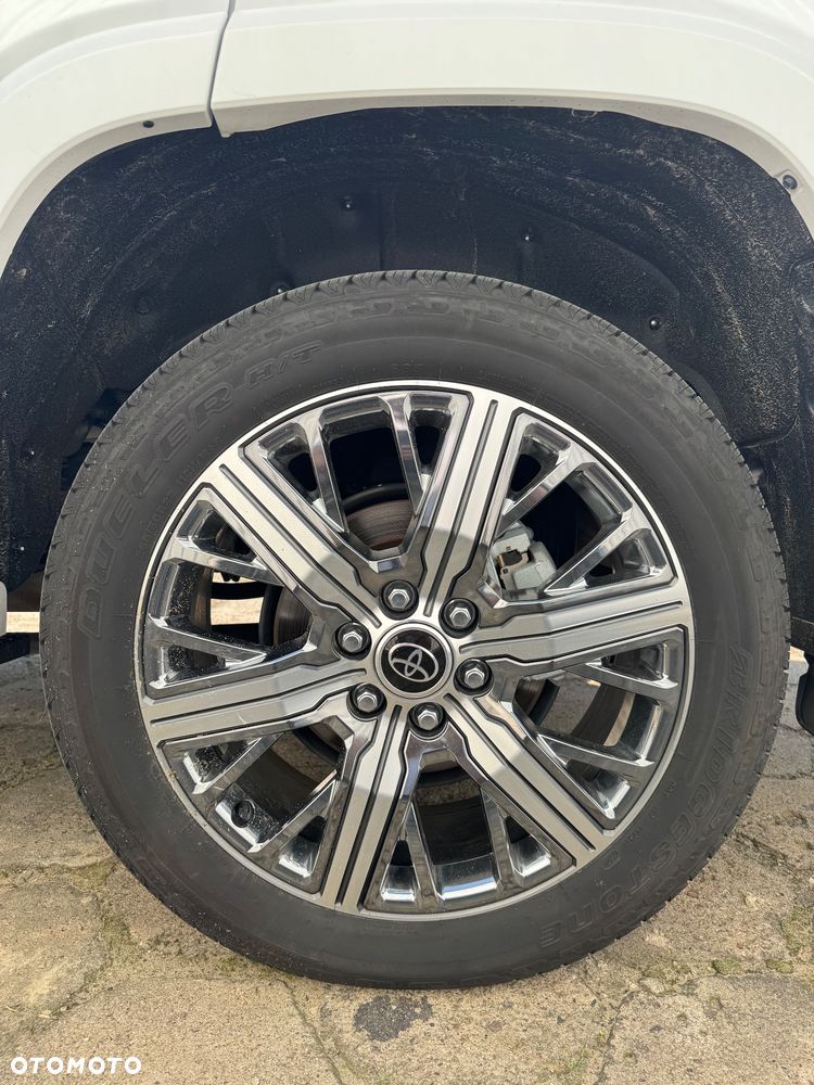 Toyota Sequoia - 11