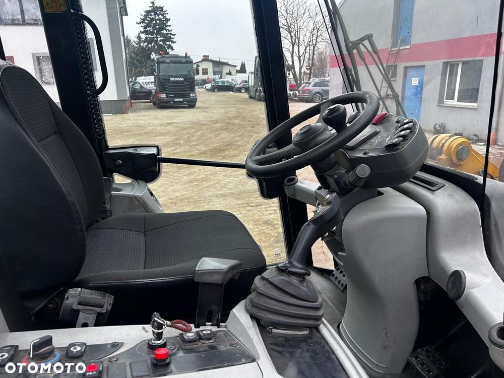 Caterpillar 906 - 16