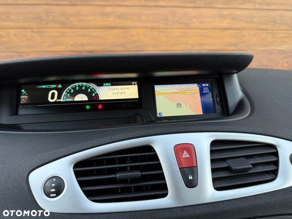 Renault Grand Scenic - 12