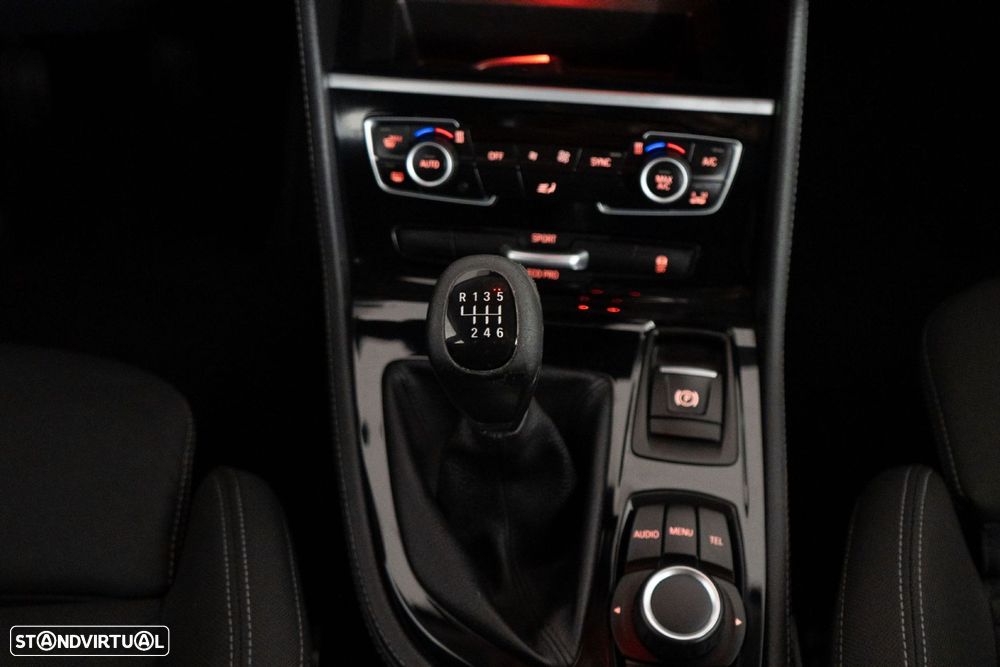 BMW 216 Active Tourer d Line Sport - 24