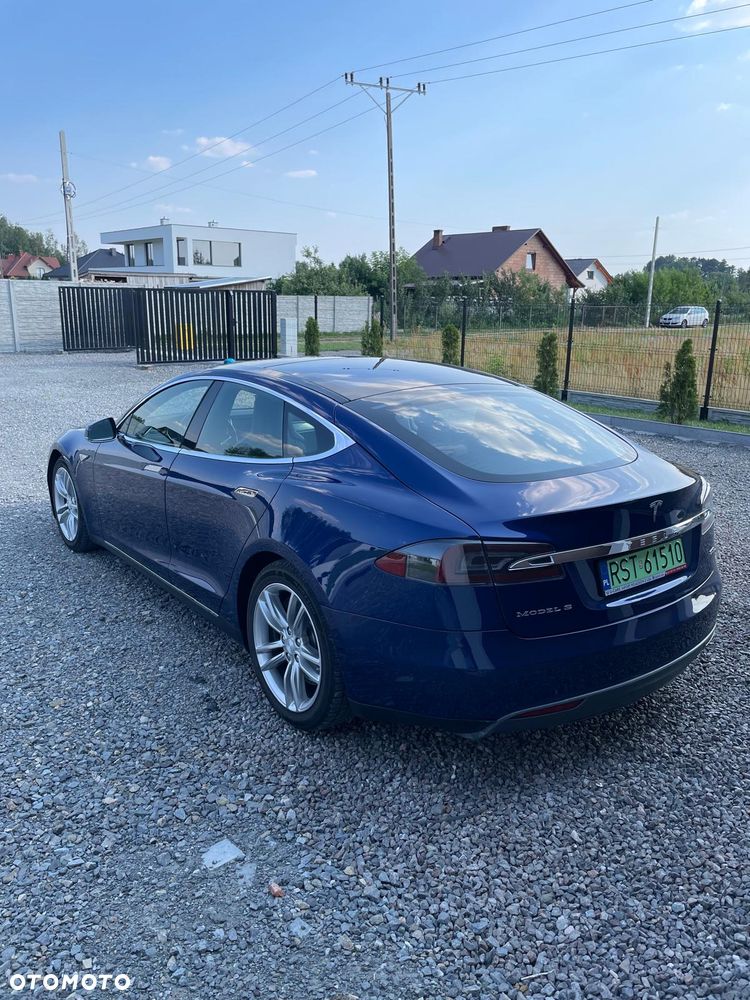 Tesla Model S - 3