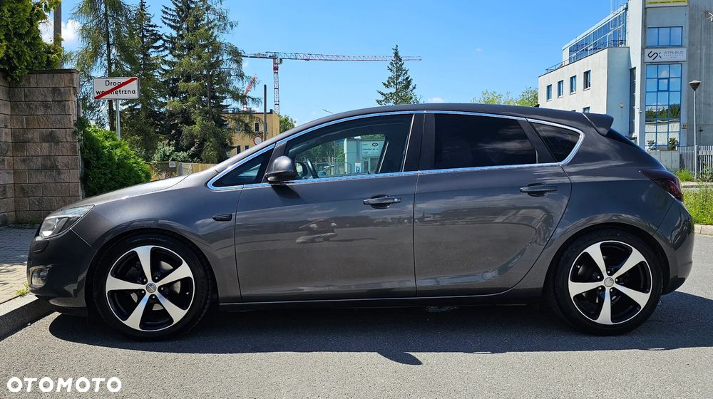 Opel Astra 1.6 T Cosmo - 11