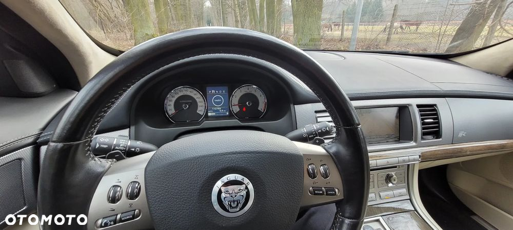 Jaguar XF XFR - 16