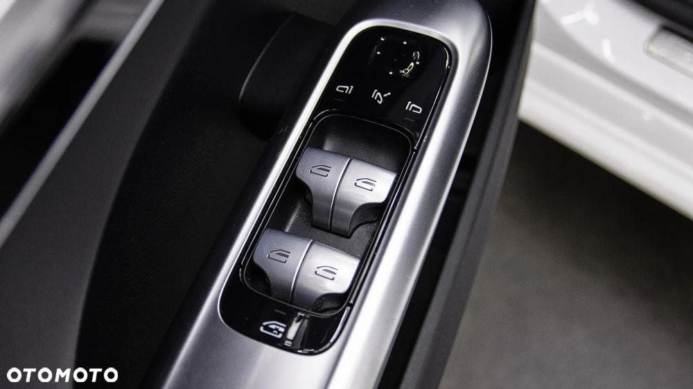 Mercedes-Benz Klasa C 300 e PHEV Avantgarde - 34