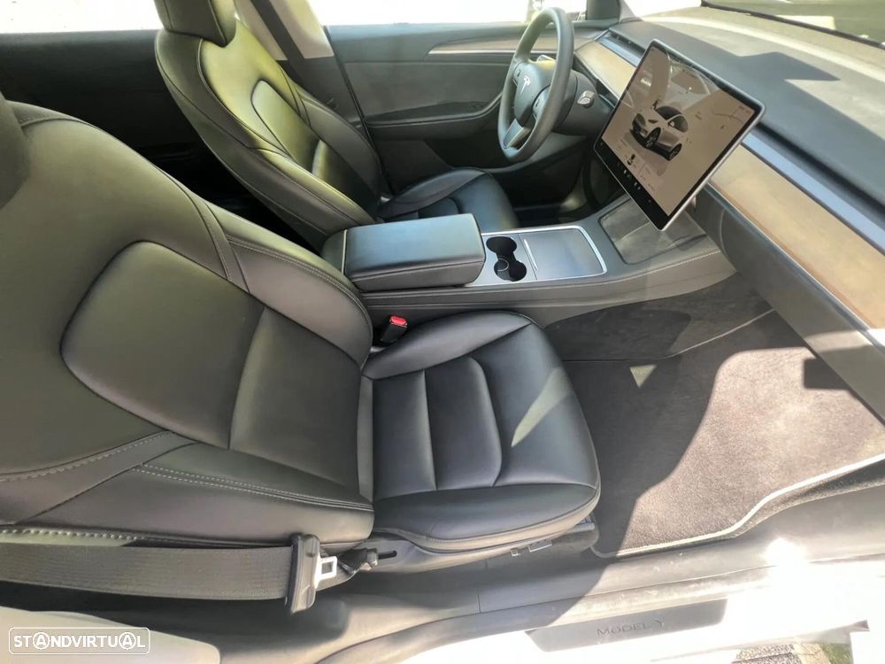 Tesla Model Y — fotografia 14