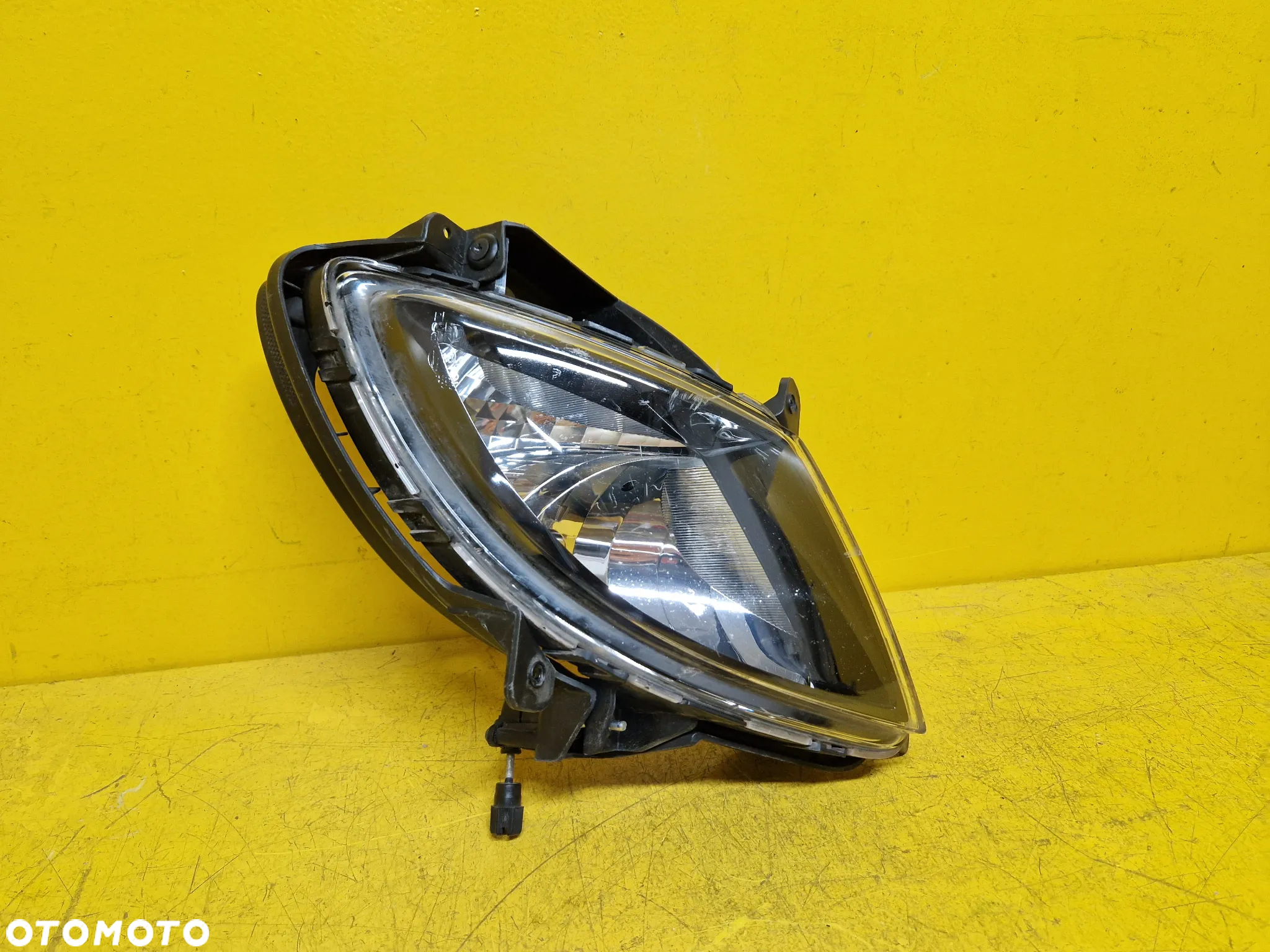 HYUNDAI IX20 HALOGEN PRAWY PRZOD - 2